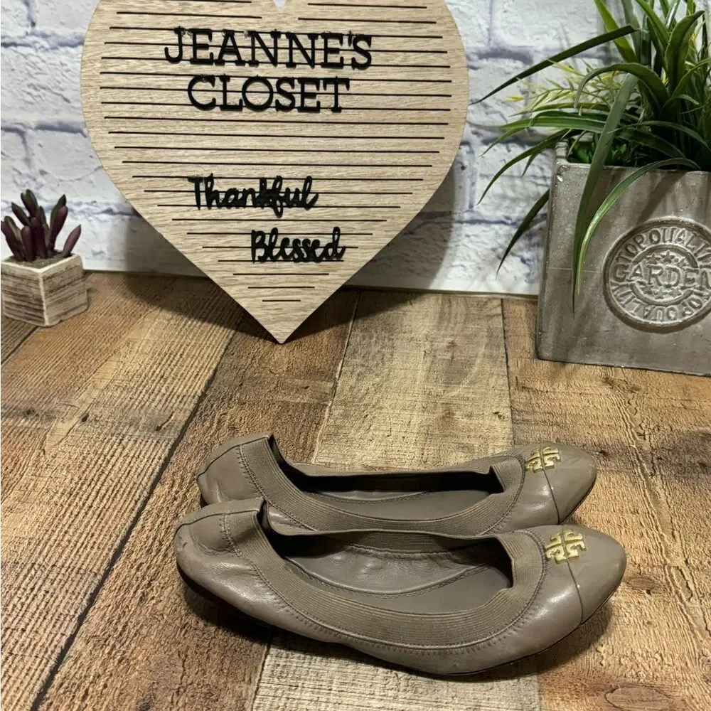 Tory Burch Caroline Ballet Flats khaki Leather Gold Logo Hardware Size 6M